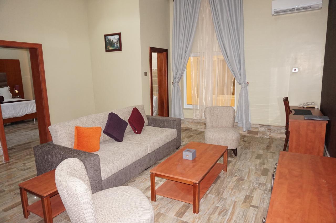 Aenon Suites Oshogbo Ngoại thất bức ảnh