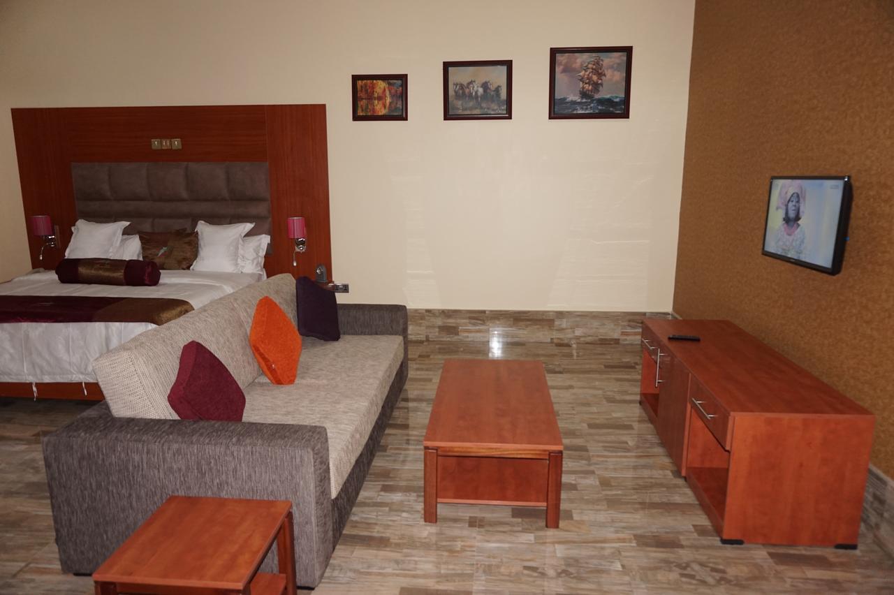 Aenon Suites Oshogbo Ngoại thất bức ảnh