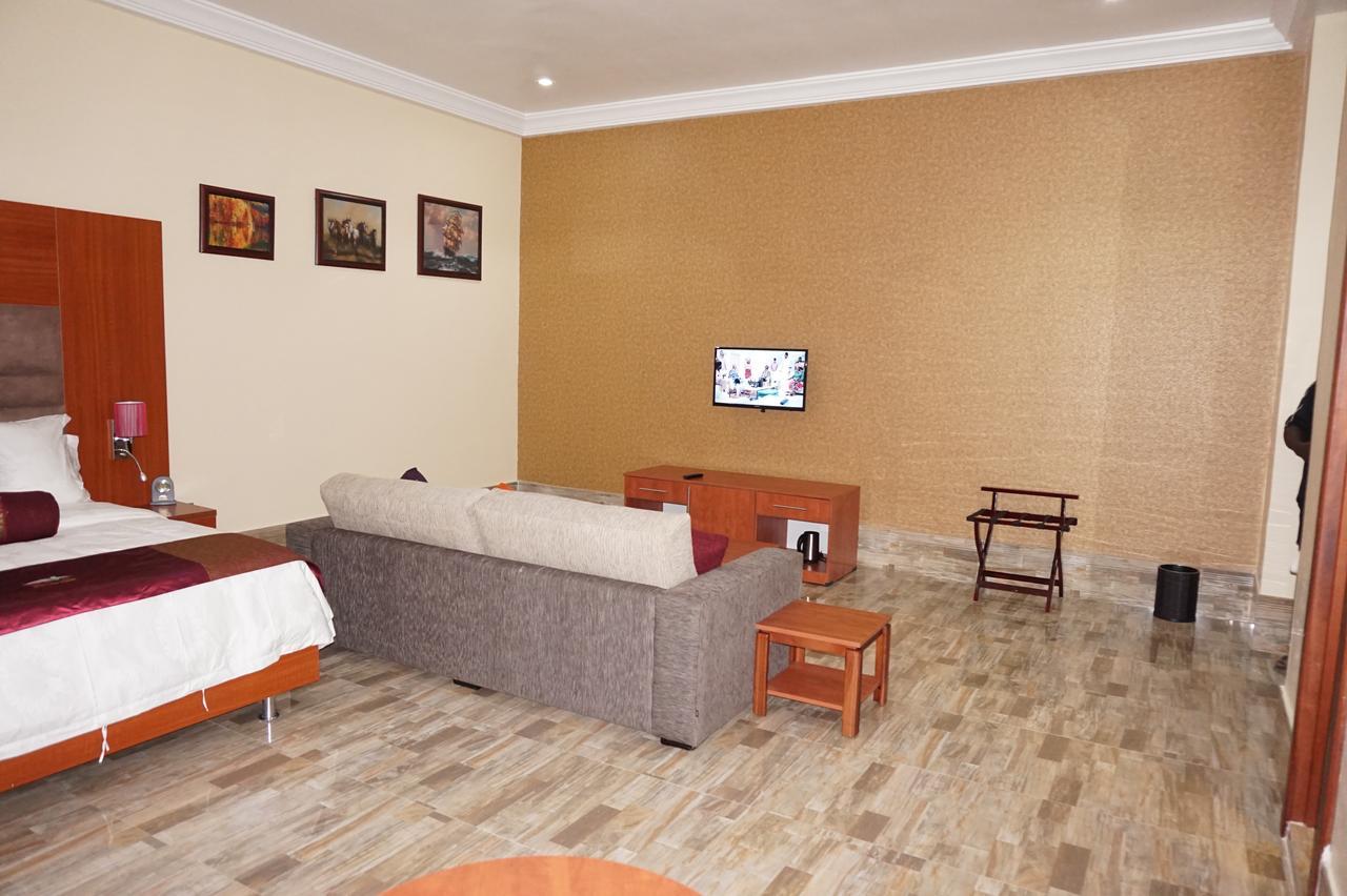 Aenon Suites Oshogbo Ngoại thất bức ảnh